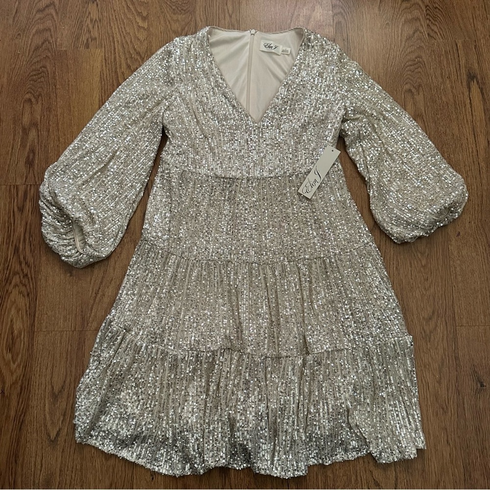 Eliza J Elegant Silver tiered v neck long sleeve Parry New Year’s Eve Dress 2